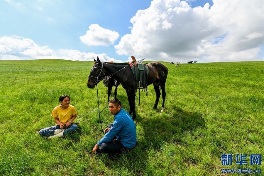 (特別的暑期生活·圖片故事)(1)草原女孩錫林花的暑期“歡樂(lè)時(shí)光”