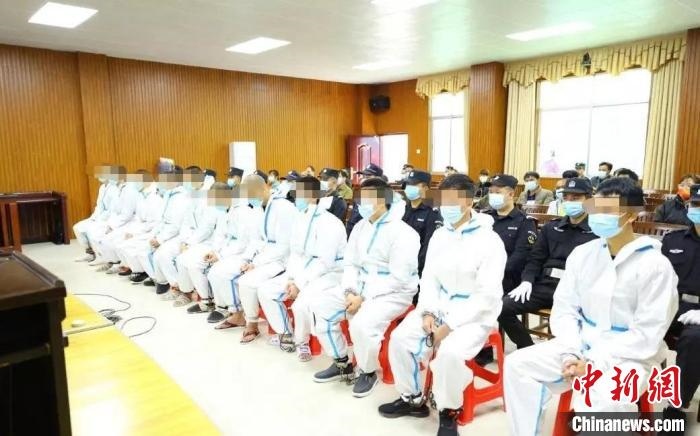 圖為庭審現(xiàn)場(chǎng)。　東蘭法院 攝