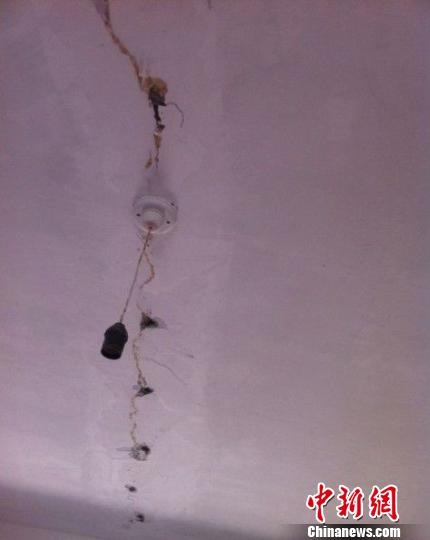 資料圖：房頂開裂。