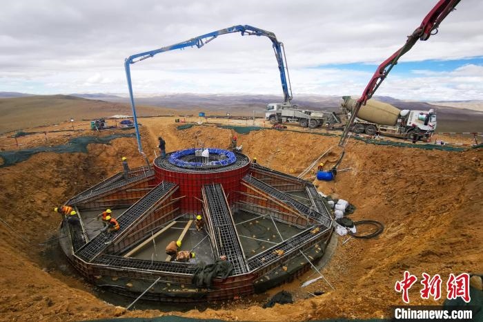 資料圖為該風(fēng)電場建設(shè)現(xiàn)場。　中國電建集團成都勘測設(shè)計研究院有限公司 供圖