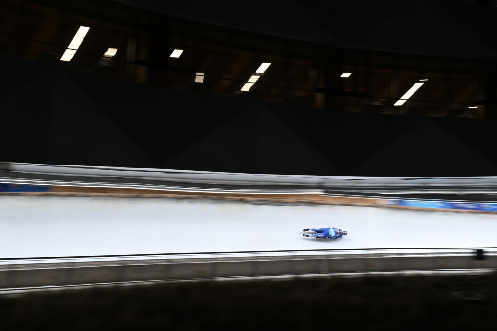 11月21日，美國選手馬茲德澤/泰爾迪曼在團體接力比賽中。新華社記者陳益宸攝