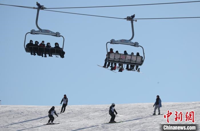 圖為滑雪場現(xiàn)場。　許婷 攝