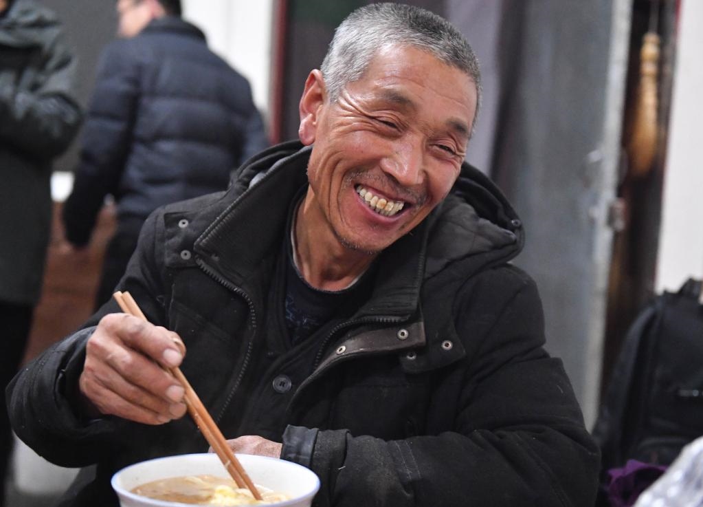 1月26日，山西省汾西縣段村村民蔡文明談起見到總書記的心情，激動又開心。新華社記者 柴婷 攝