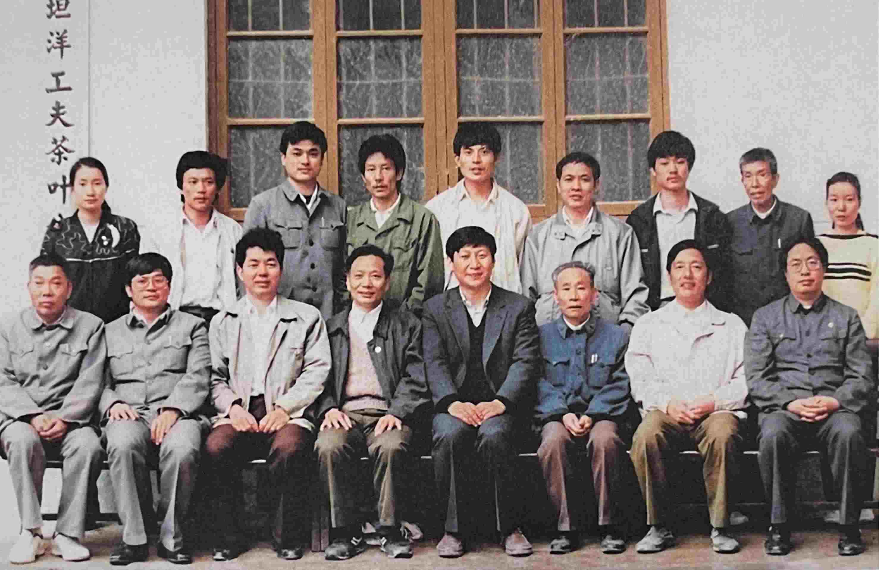 1990年5月，剛調(diào)任福州市委書記的習(xí)近平到寧德交接工作時(shí)，調(diào)研福安市社口鄉(xiāng)坦洋工夫茶葉公司。