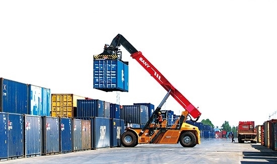 石家莊國際陸港內(nèi)整裝待發(fā)的集裝箱。 石家莊國際陸港供圖