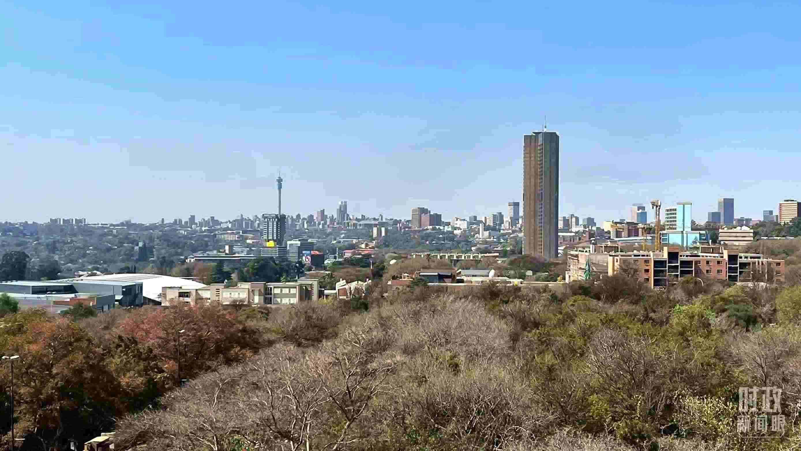 △約翰內(nèi)斯堡城市天際線。（總臺記者馬培敏拍攝）