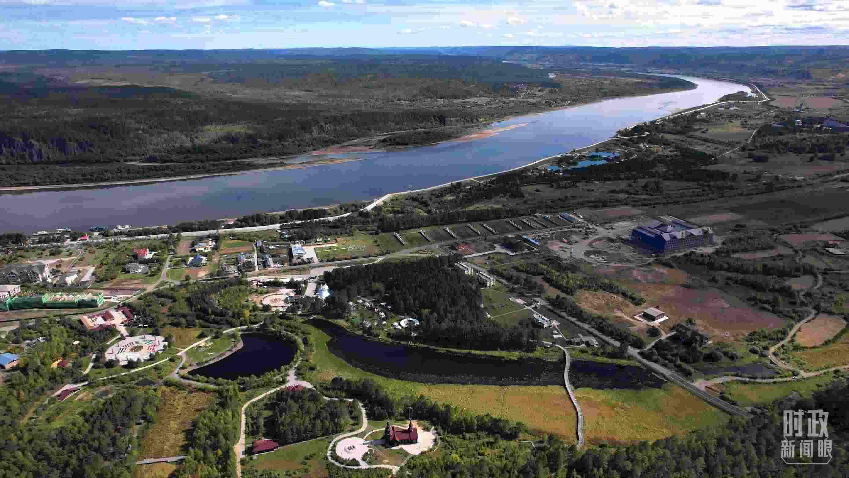 △北極村北邊是中俄界江黑龍江。（總臺國廣記者李晉拍攝）