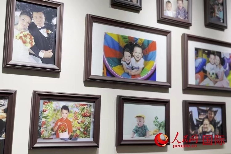 照片墻記錄每個幸福的瞬間。 人民網(wǎng) 皇甫萬里攝