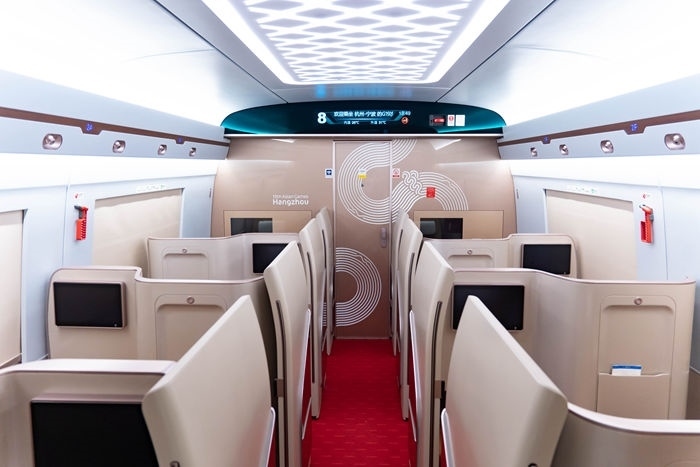 復(fù)興號(hào)亞運(yùn)智能動(dòng)車組列車。上海鐵路局融媒體中心供圖