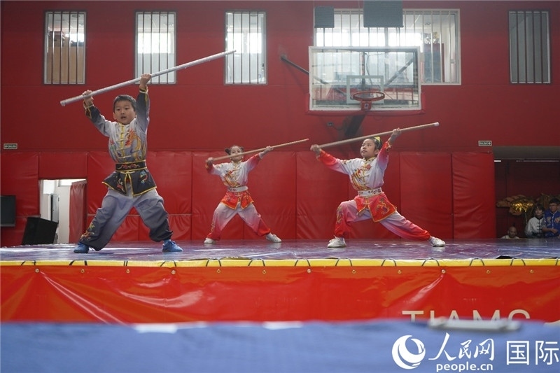 圖為開幕式現(xiàn)場(chǎng)兒童武術(shù)表演。人民網(wǎng)記者 許放攝