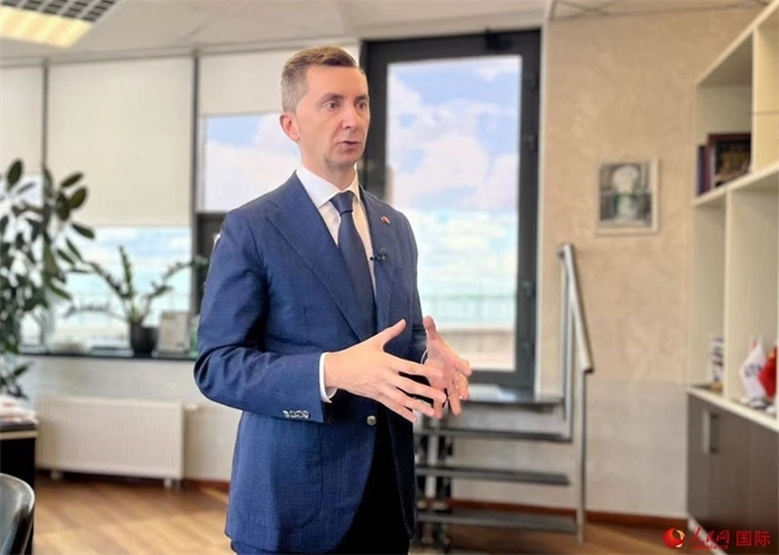 中白工業(yè)園開發(fā)公司第一副總經(jīng)理基里爾·卡羅杰耶夫接受人民網(wǎng)記者采訪。人民網(wǎng)記者 朱虹攝