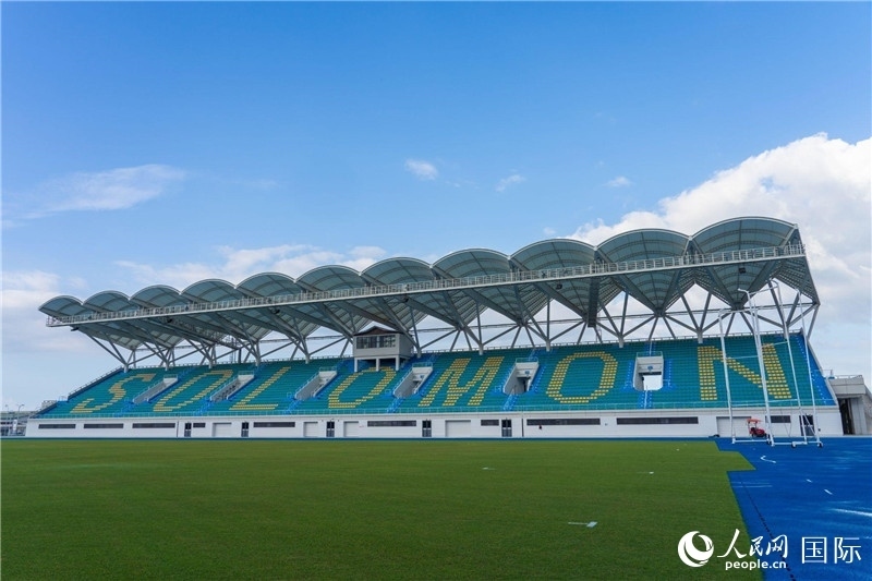 2023年9月12日，位于所羅門群島首都霍尼亞拉的由中土公司承建的中國援所羅門群島2023年太平洋運(yùn)動會體育場館。人民網(wǎng) 賀吉攝