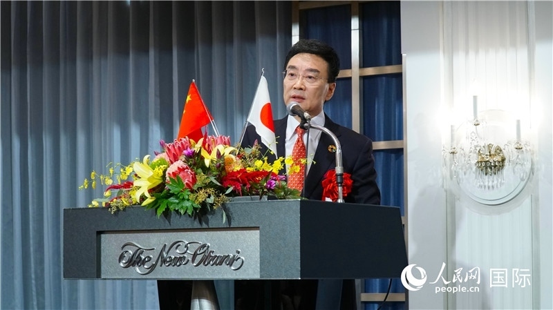 在日中國(guó)企業(yè)協(xié)會(huì)會(huì)長(zhǎng)王家馴致祝酒詞。人民網(wǎng) 蔣曉辰攝