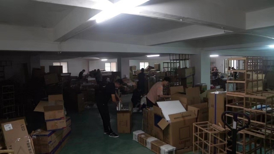 查處倉(cāng)庫(kù)現(xiàn)場(chǎng)。重慶市梁平區(qū)公安局供圖。