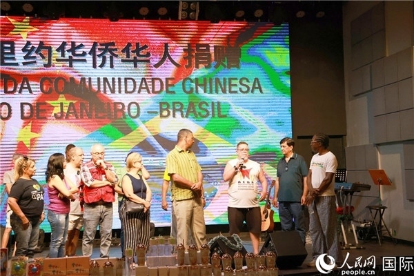 兒童殘障教育中心負(fù)責(zé)人胡里奧向捐贈方表示感謝。人民網(wǎng)記者 陳海琪攝