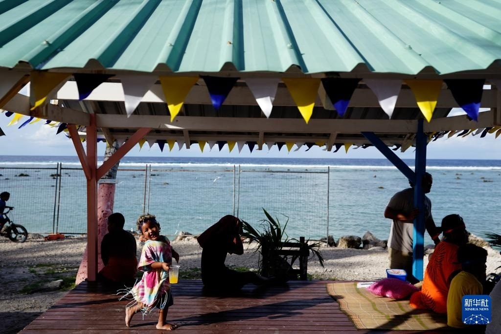 1月20日，當(dāng)?shù)厝嗽阼斠惶幒┬蓍e娛樂(lè)。新華社記者 王申 攝