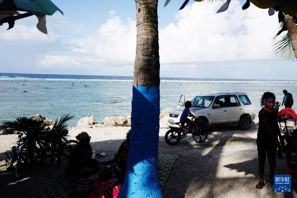 1月20日，當(dāng)?shù)厝嗽阼斠惶幒┬蓍e娛樂(lè)。新華社記者 王申 攝