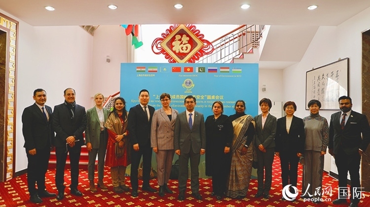 2月26日，“上海合作組織成員國(guó)生態(tài)安全”圓桌會(huì)議在北京舉行。 人民網(wǎng) 阿爾達(dá)克攝