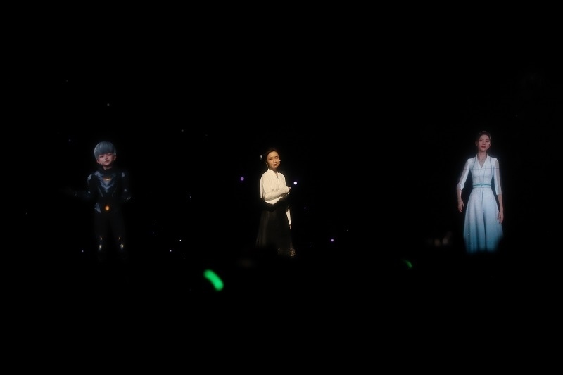 開場節(jié)目表演《彩云之南》。圖片來源：人民視頻