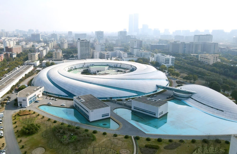 空中俯瞰位于上海張江科學城的上海光源（2024年2月27日攝，無人機照片）。