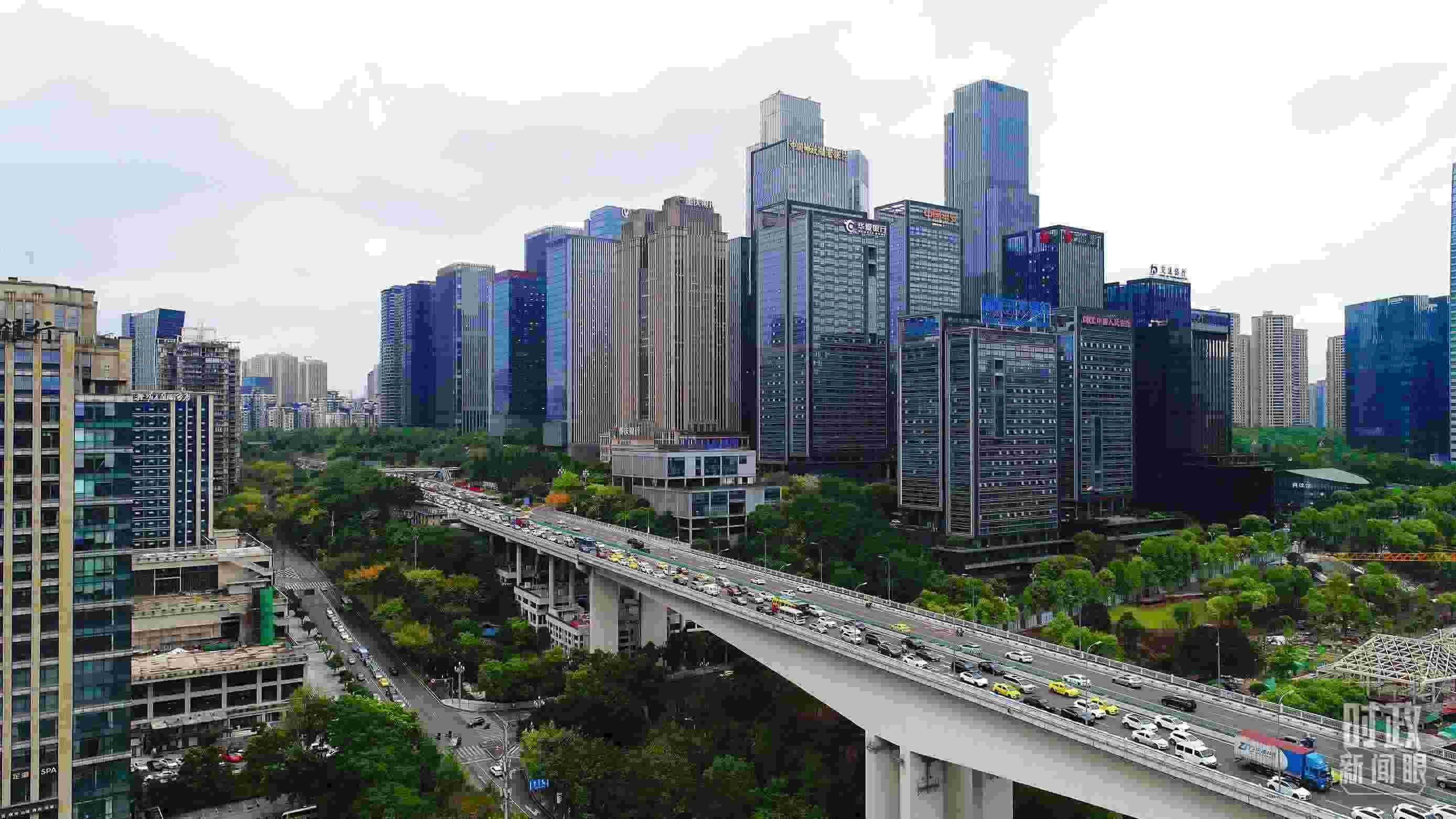 △重慶市數(shù)字化城市運(yùn)行和治理中心。（總臺(tái)記者于濱拍攝）