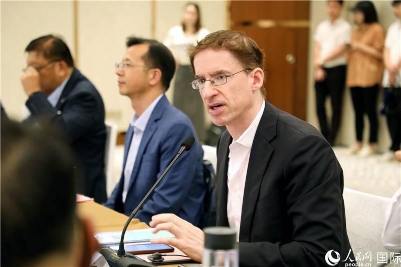 德國駐廣州總領(lǐng)事魯彥在產(chǎn)業(yè)對(duì)接會(huì)上發(fā)言。人民網(wǎng)記者趙益普攝