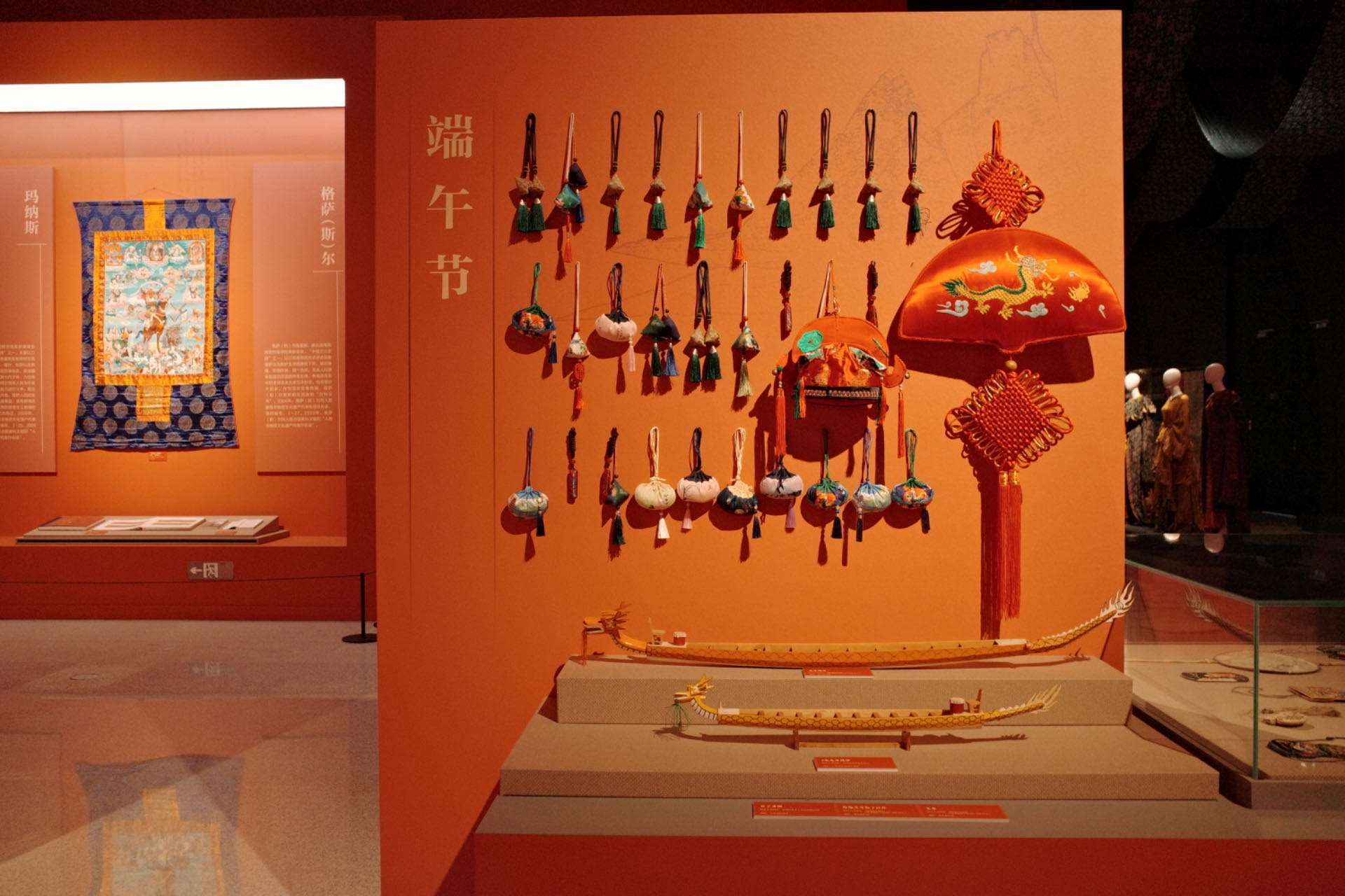 “氣象萬(wàn)千——中國(guó)非遺保護(hù)實(shí)踐主題展”展示了端午節(jié)主題的非遺。人民網(wǎng)記者 劉微攝