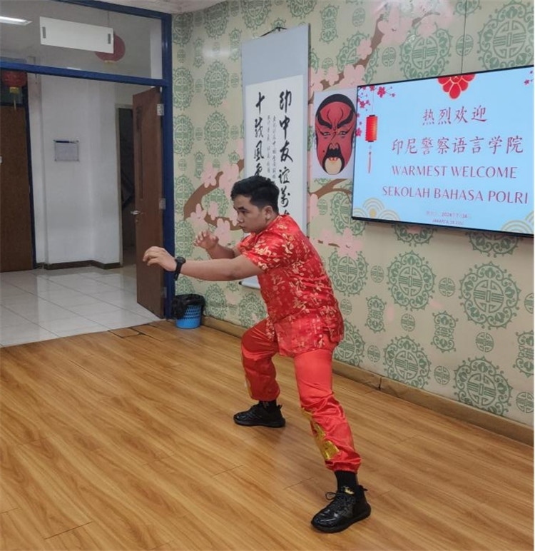 警察學(xué)員表演武術(shù)?；顒?dòng)主辦方供圖