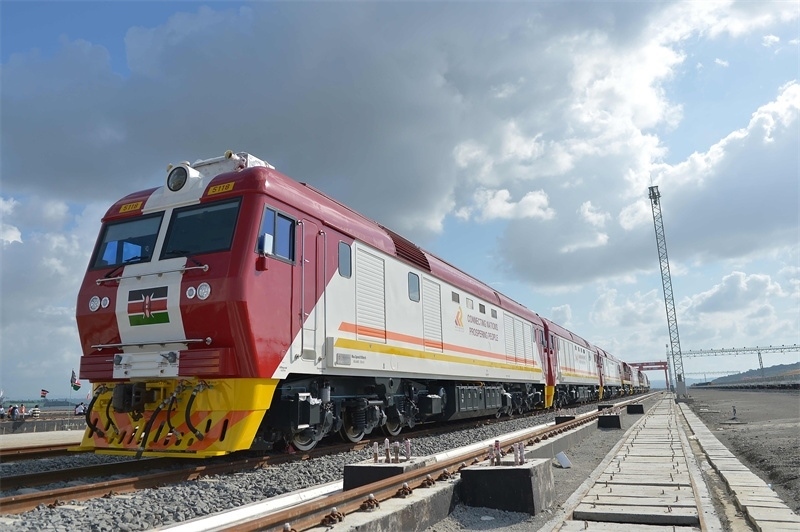 當(dāng)?shù)貢r(shí)間2017年5月30日，肯尼亞蒙巴薩，連接肯尼亞港口城市蒙巴薩和首都內(nèi)羅畢的蒙內(nèi)鐵路正式竣工通車。