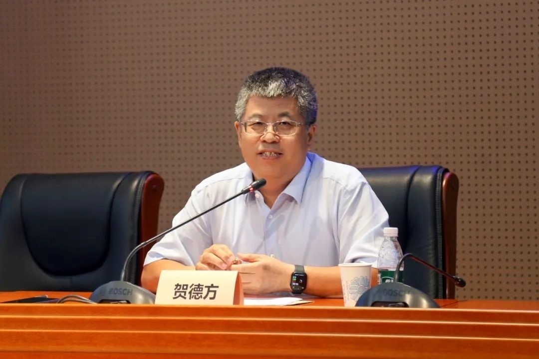 國務(wù)院參事、科技部原副秘書長、中國科技評估與成果管理研究會理事長賀德方致辭。主辦方供圖