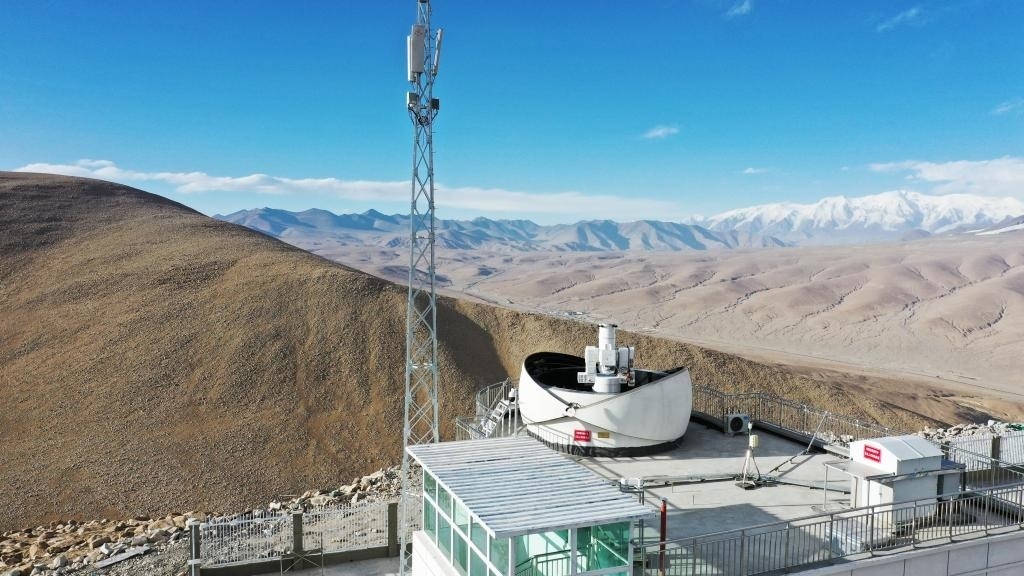 正在運(yùn)行的塔縣星地激光通信地面站。（中國(guó)科學(xué)院空天信息創(chuàng)新研究院供圖）