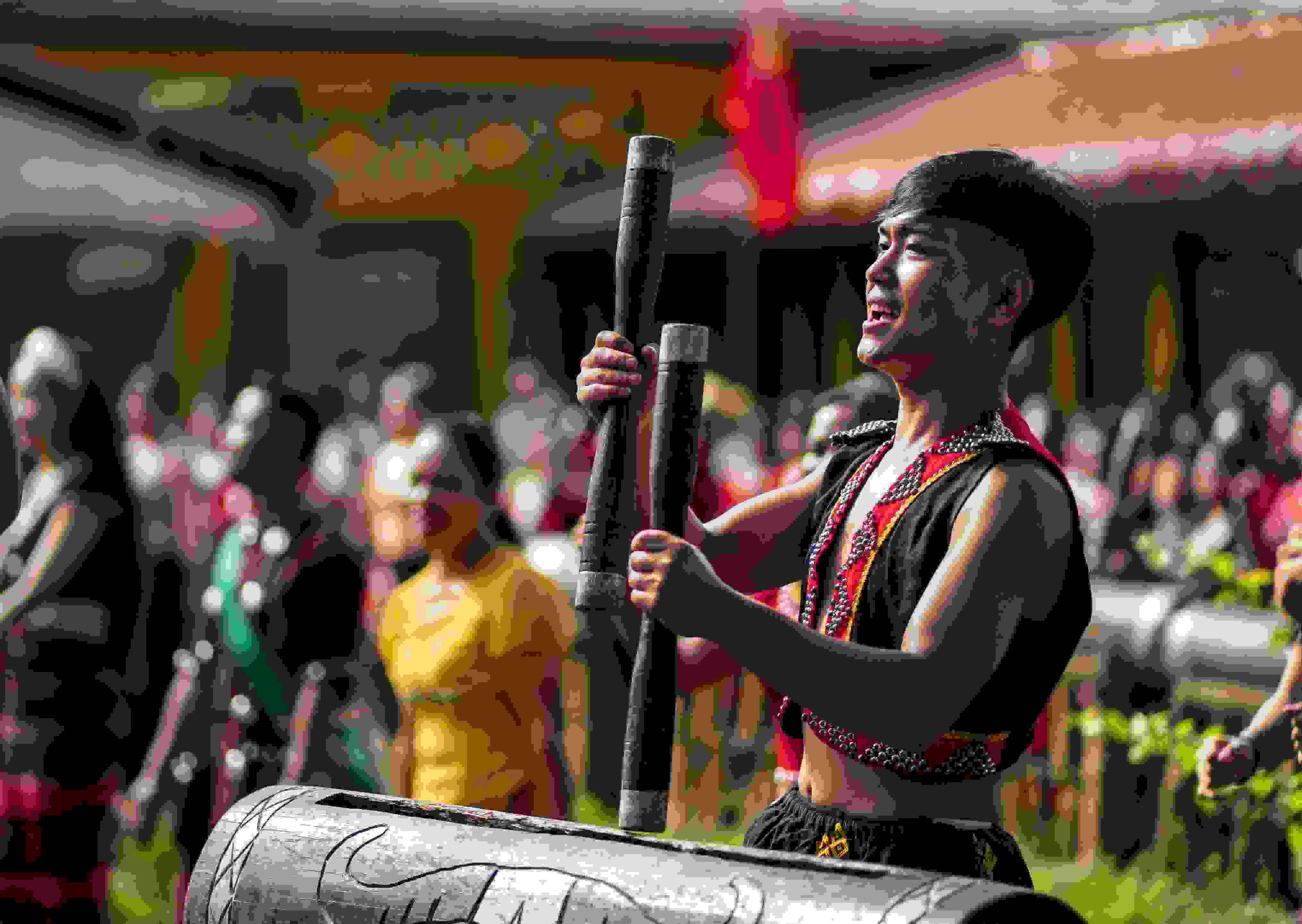 云南省滄源縣班洪鄉(xiāng)班洪村的佤族群眾唱響《阿佤人民唱新歌》（2021年8月20日攝）。