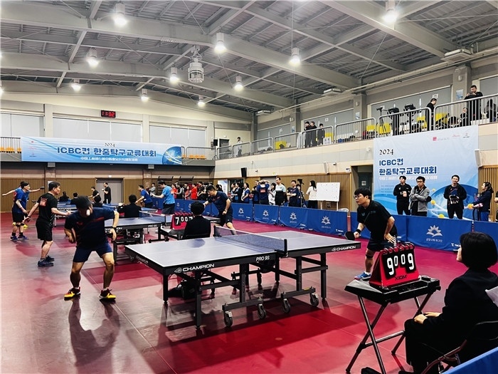 圖為中韓業(yè)余乒乓球友誼賽現(xiàn)場(chǎng)。 首爾中國(guó)文化中心供圖
