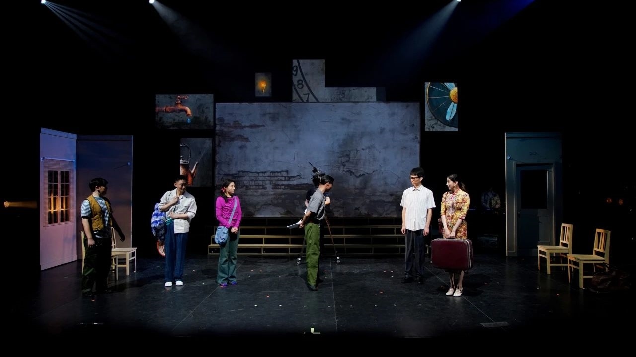 話劇《布吉出租屋》劇照。中國國家話劇院供圖