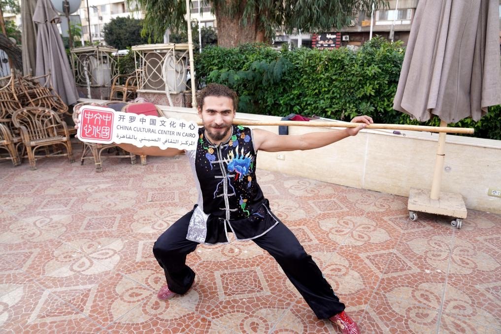 埃及民眾參與中國文化體驗(yàn)活動。開羅中國文化中心供圖