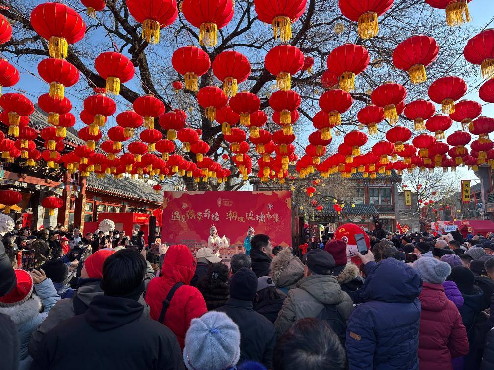 1月29日，市民游客在北京廠甸廟會感受濃濃年味。新華社記者 楊淑君 攝