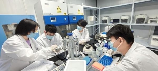 “個體基因解密實驗”預實驗課堂。東華大學供圖